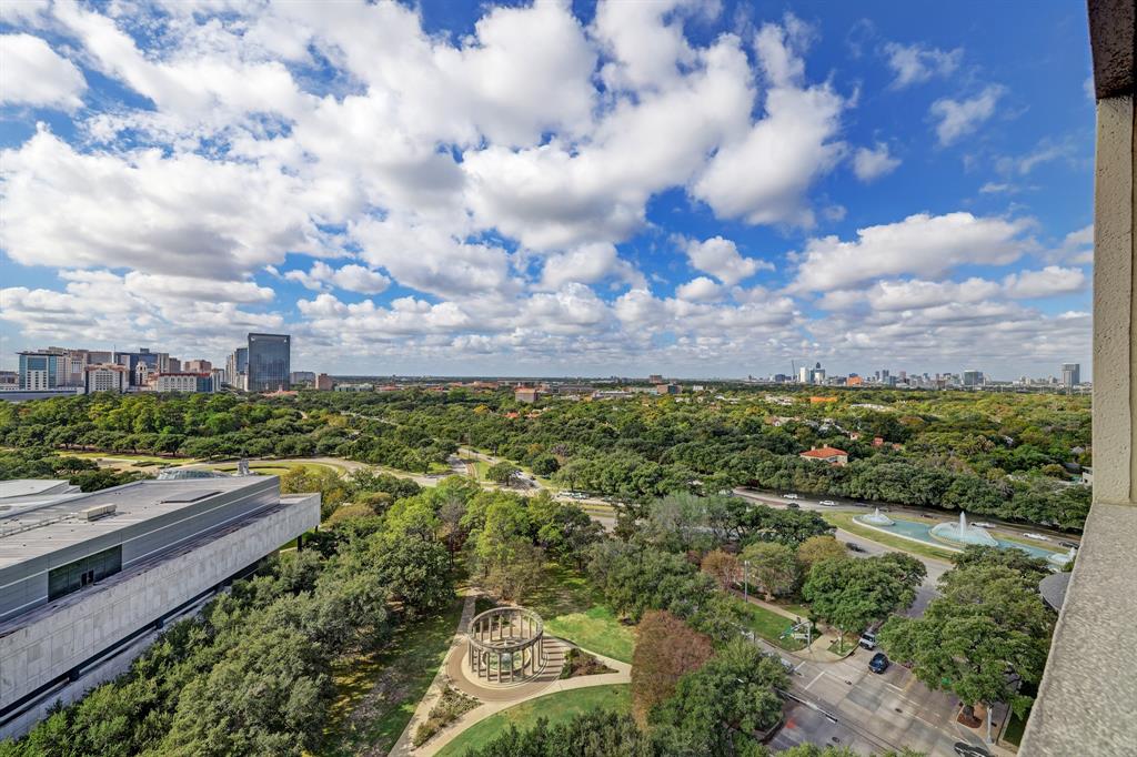 1111 Hermann Drive # 15E