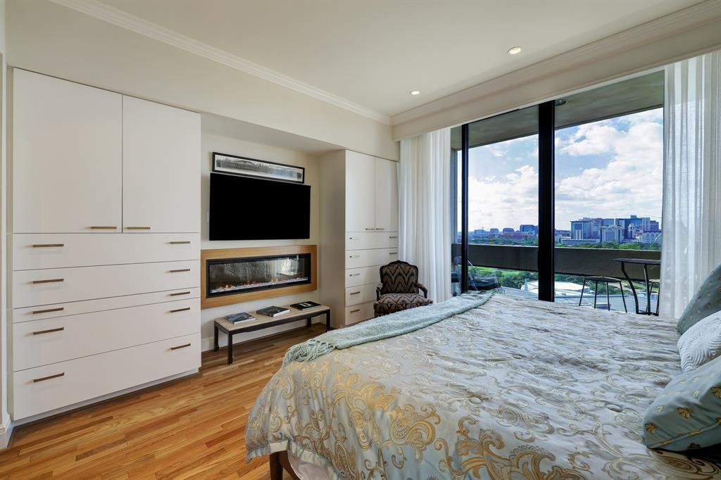 1111 Hermann Drive # 15E