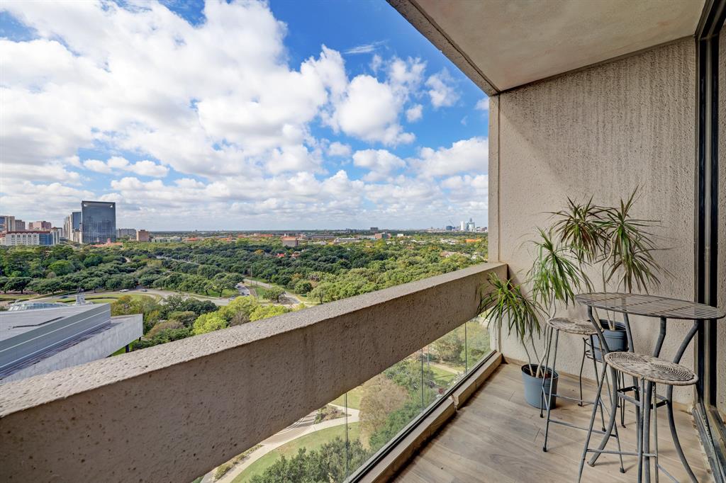 1111 Hermann Drive # 15E