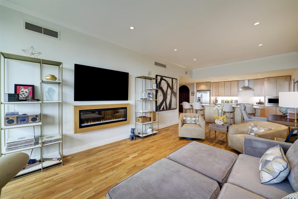 1111 Hermann Drive # 15E