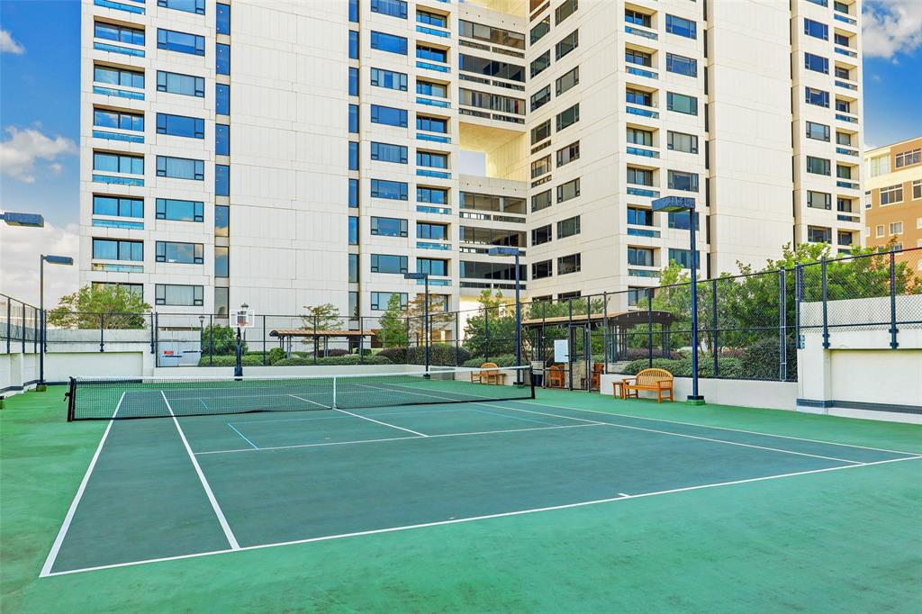 1111 Hermann Drive # 15E