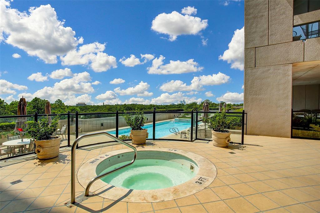 1111 Hermann Drive # 15E