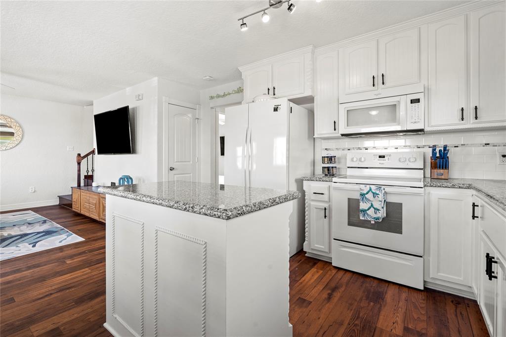 223 Sandpebble Place