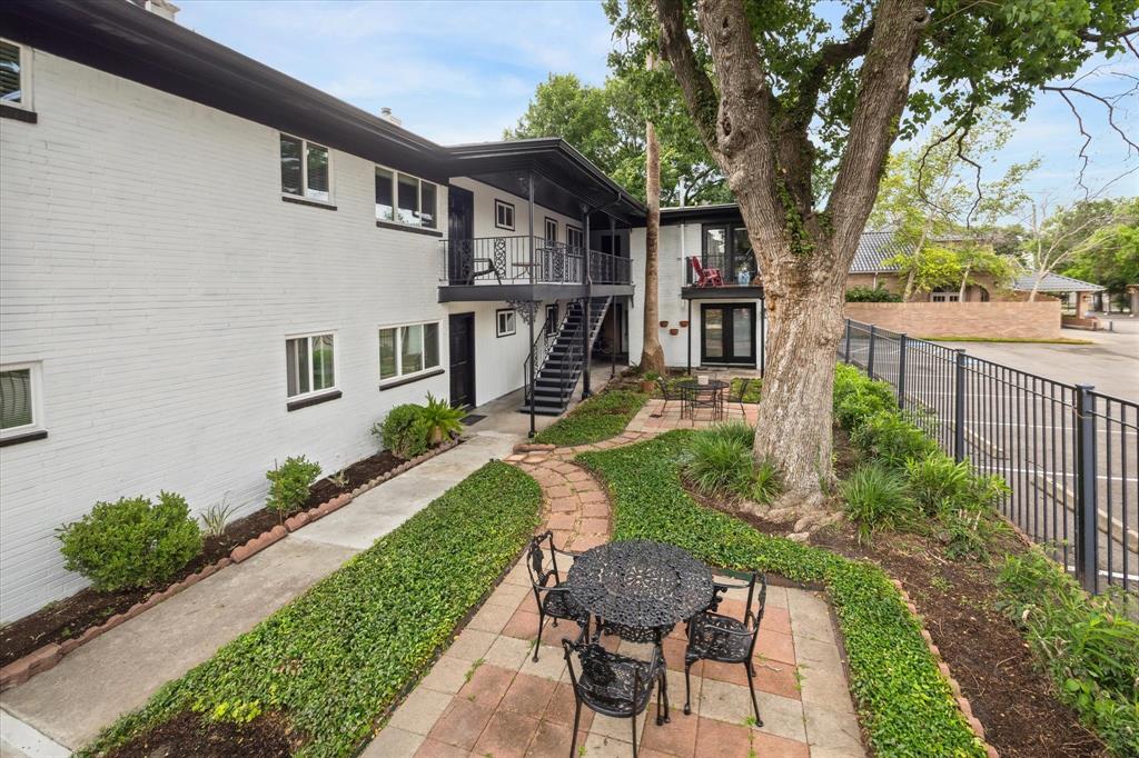 2207 Mimosa Drive # 2