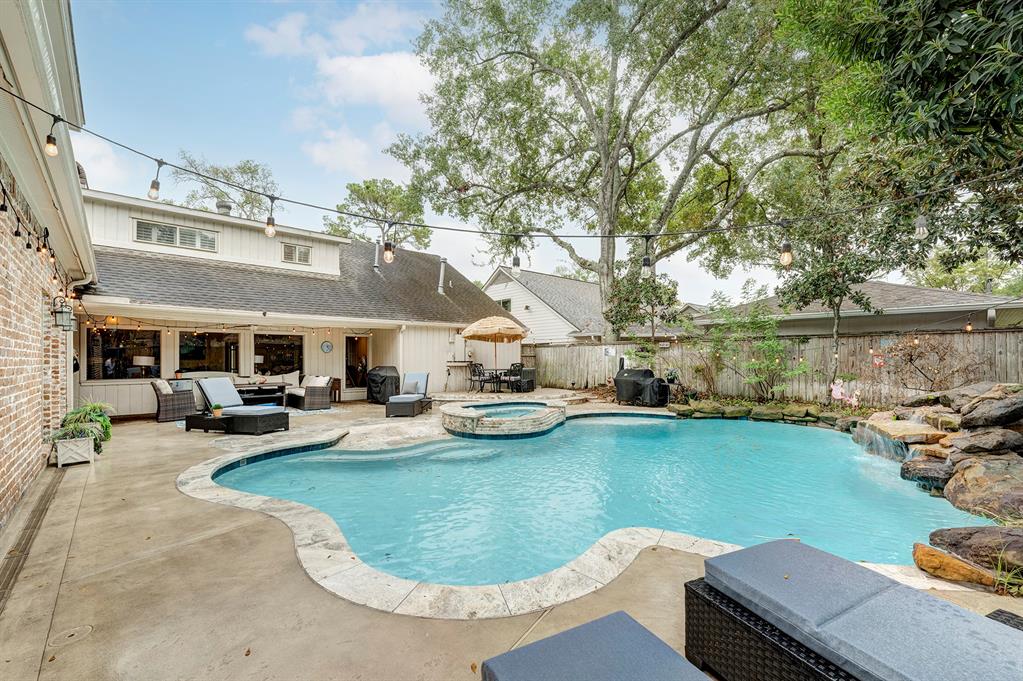 1214 Briarbrook Drive