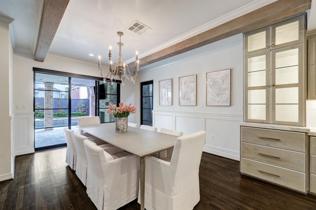 3739 University Boulevard