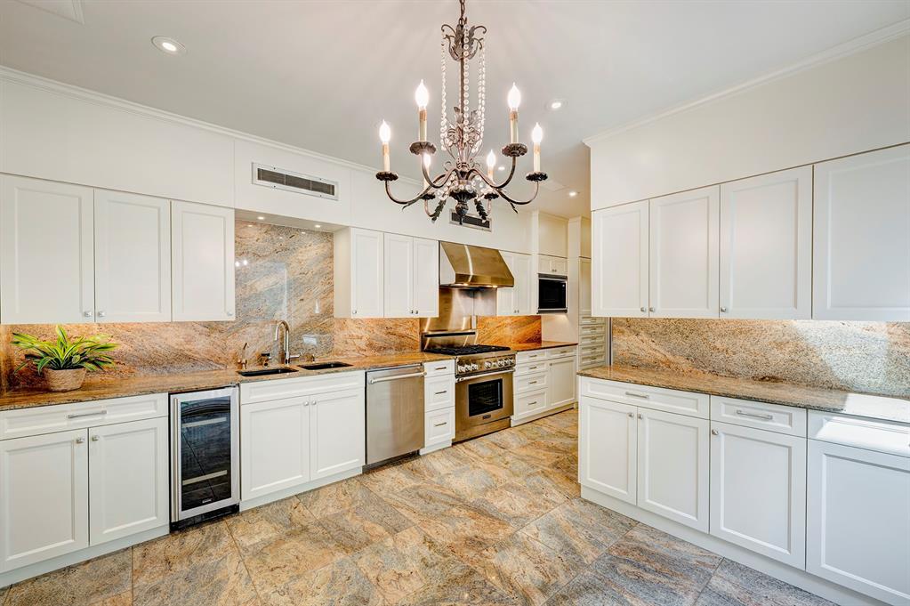 10 S Briar Hollow Lane # 49