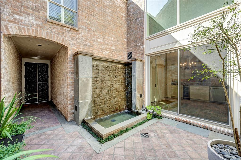 10 S Briar Hollow Lane # 49