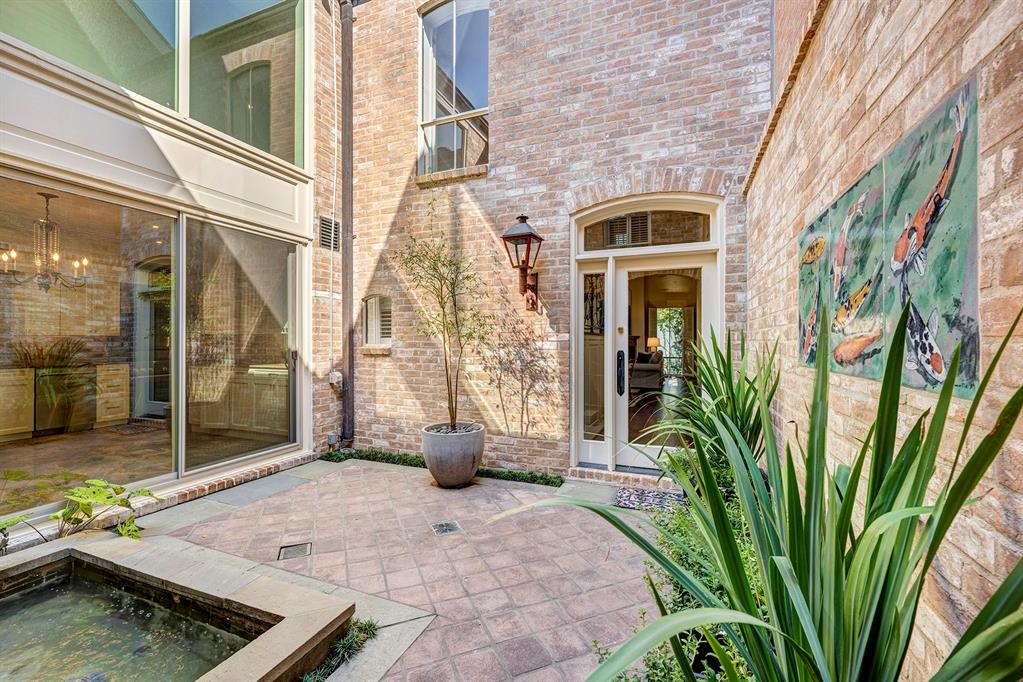 10 S Briar Hollow Lane # 49