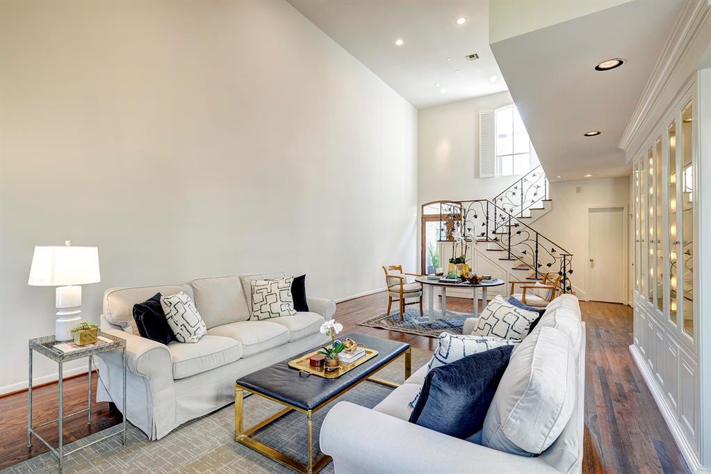 10 S Briar Hollow Lane # 49