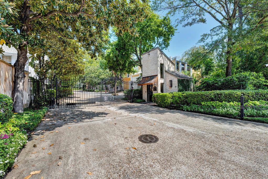 10 S Briar Hollow Lane # 49