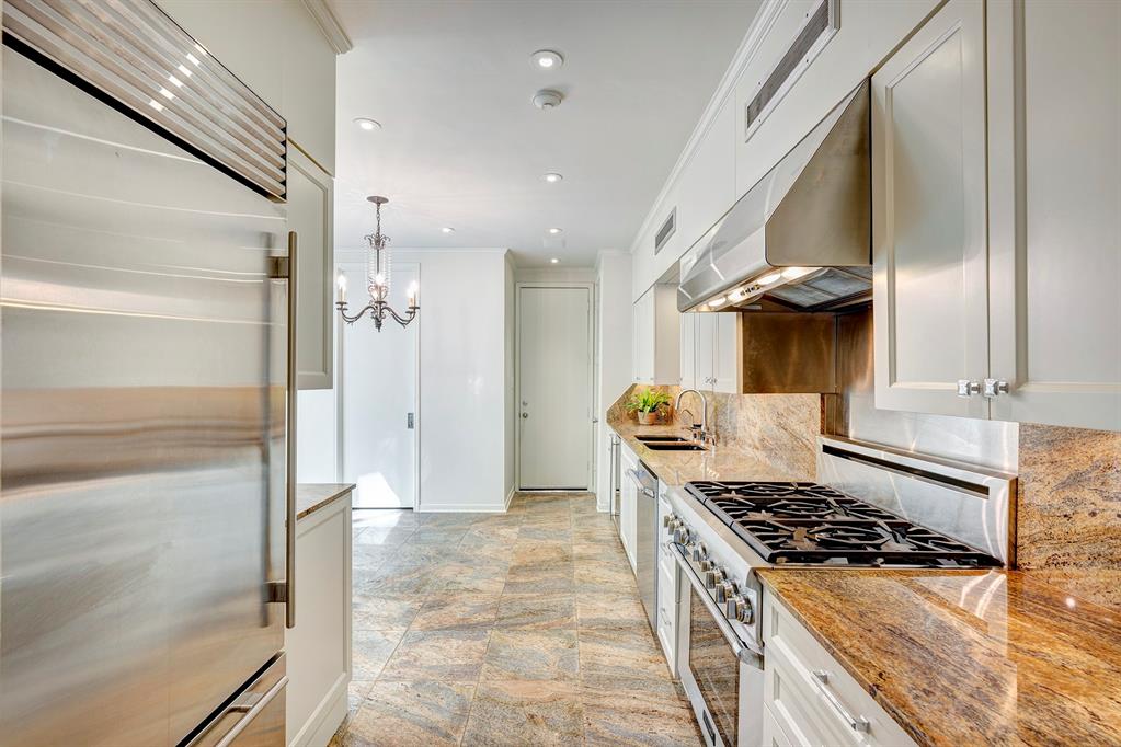 10 S Briar Hollow Lane # 49