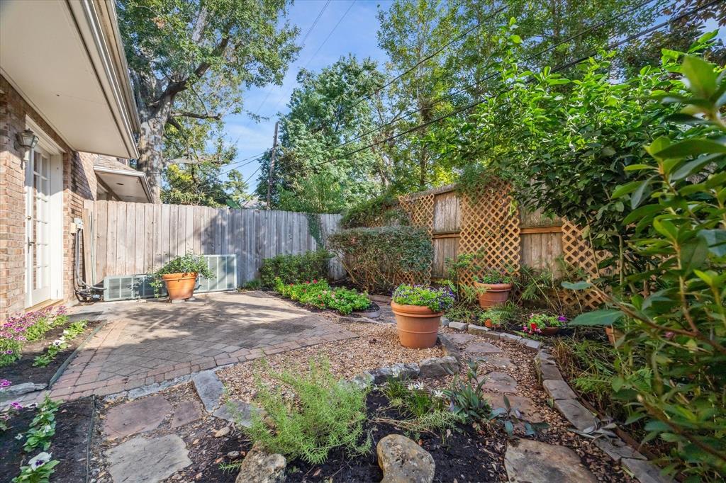 2711 Wroxton Road