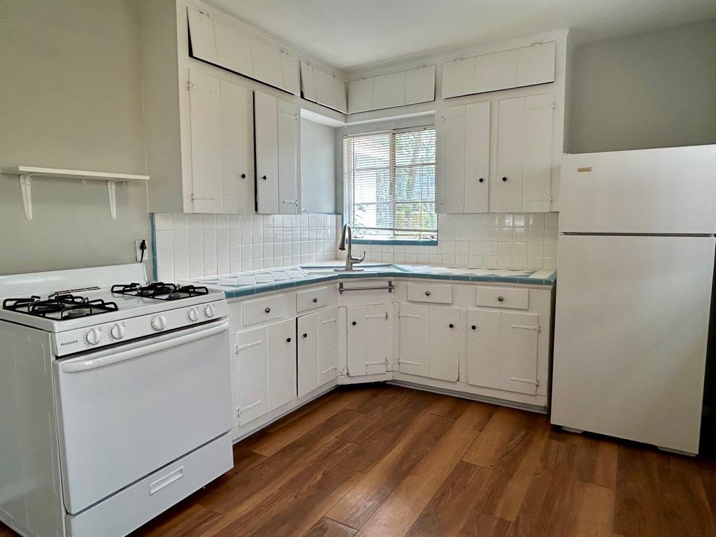 322 W 27th Street