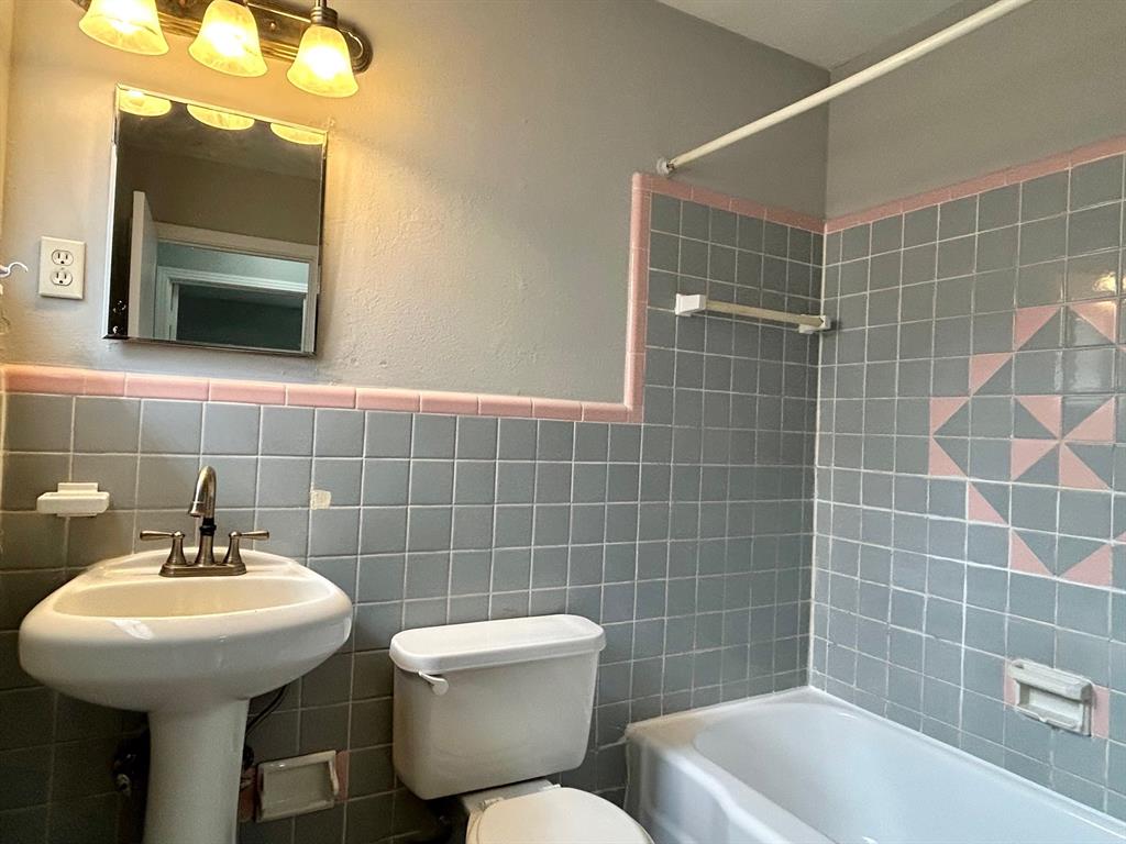 322 W 27th Street