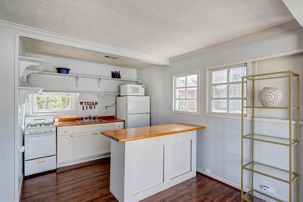 1633 W Main Street