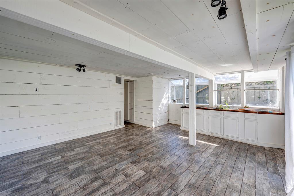 1633 W Main Street
