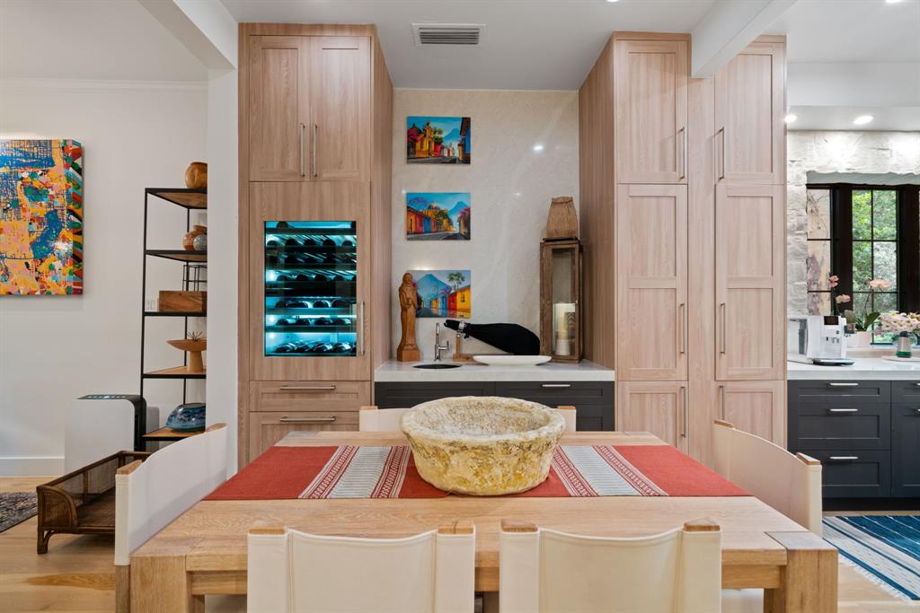 10 S Briar Hollow Lane # 30