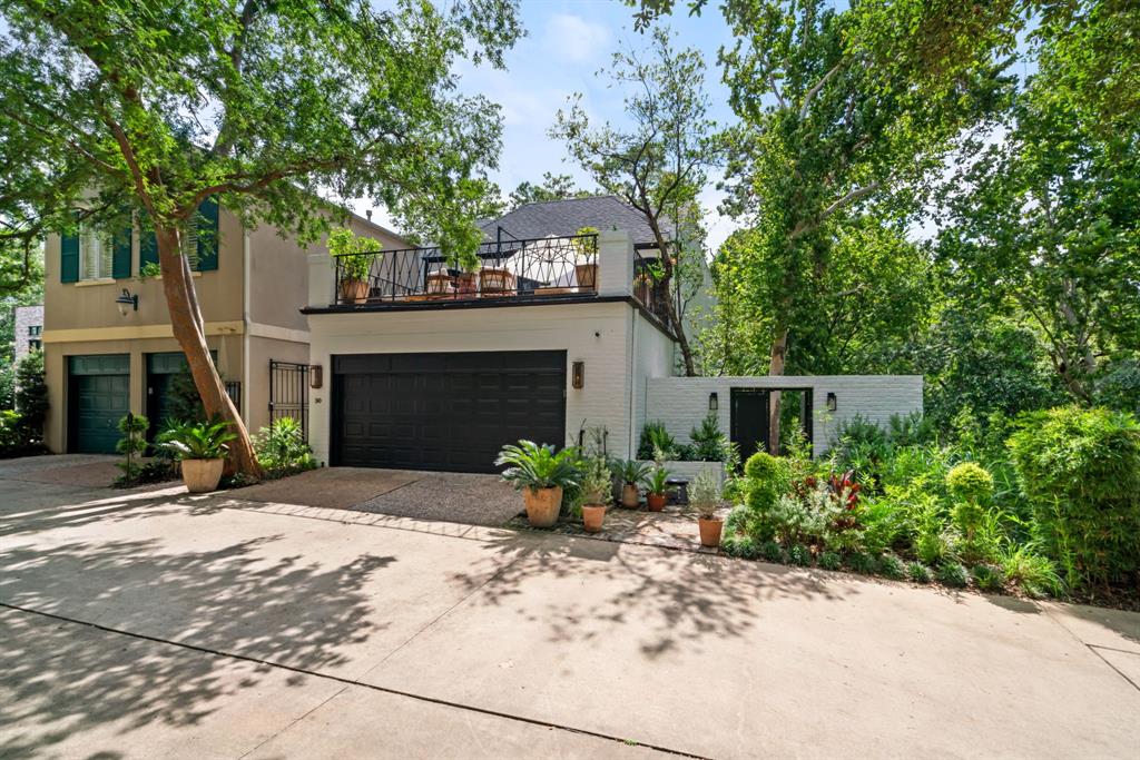 10 S Briar Hollow Lane # 30