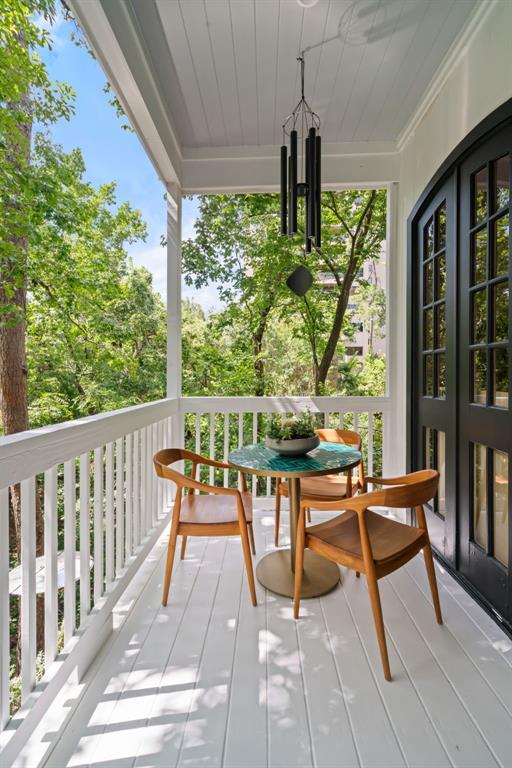 10 S Briar Hollow Lane # 30