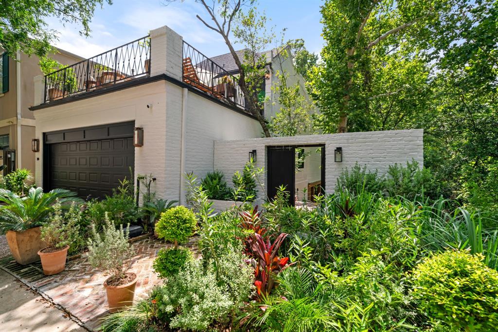 10 S Briar Hollow Lane # 30