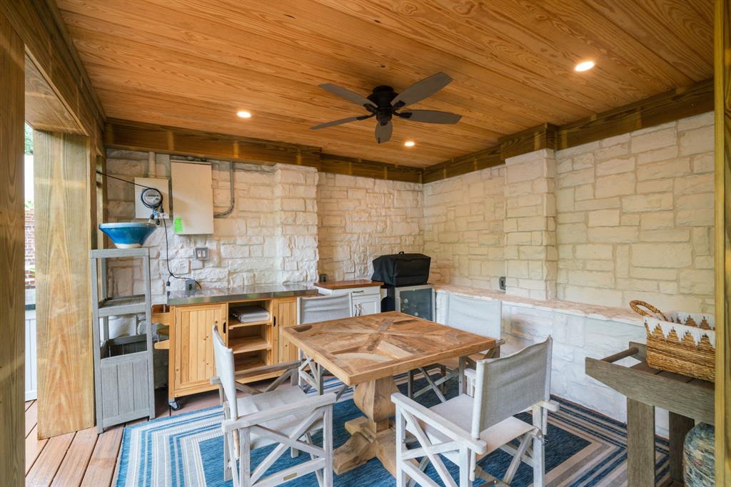 10 S Briar Hollow Lane # 30