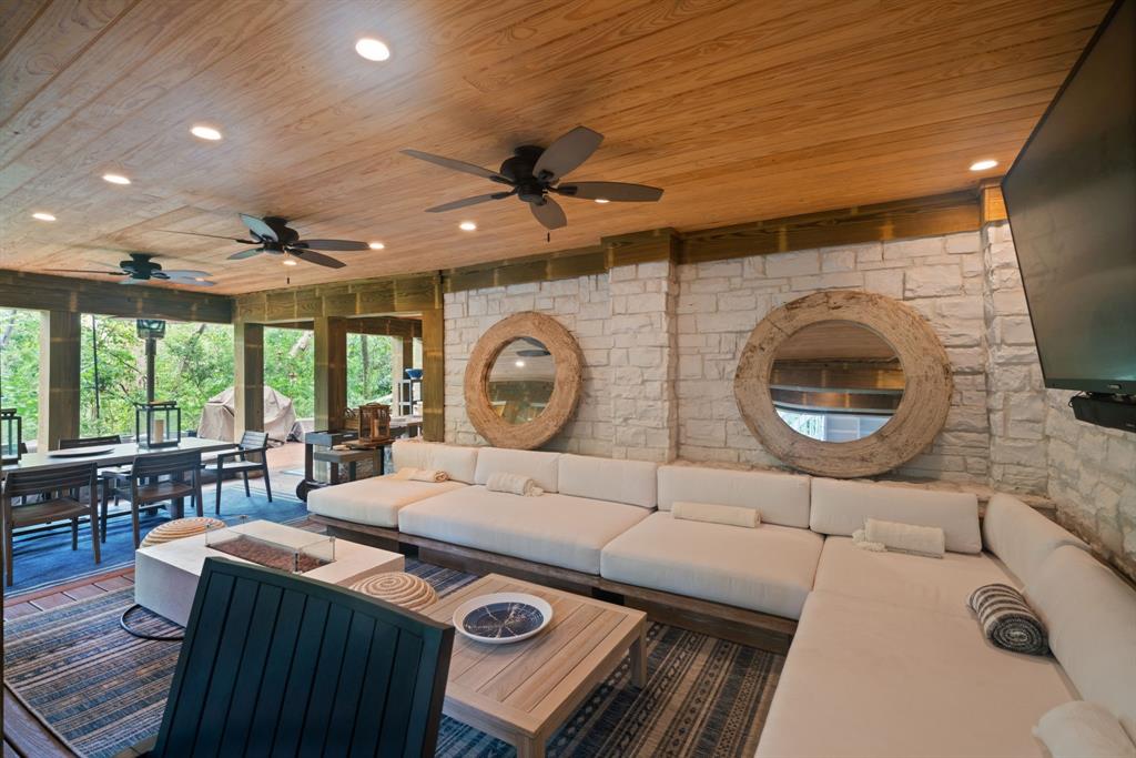10 S Briar Hollow Lane # 30