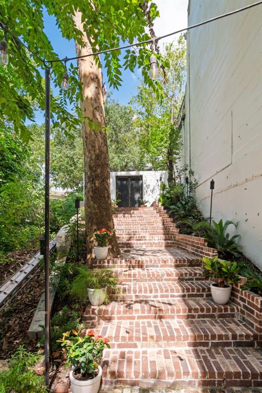 10 S Briar Hollow Lane # 30