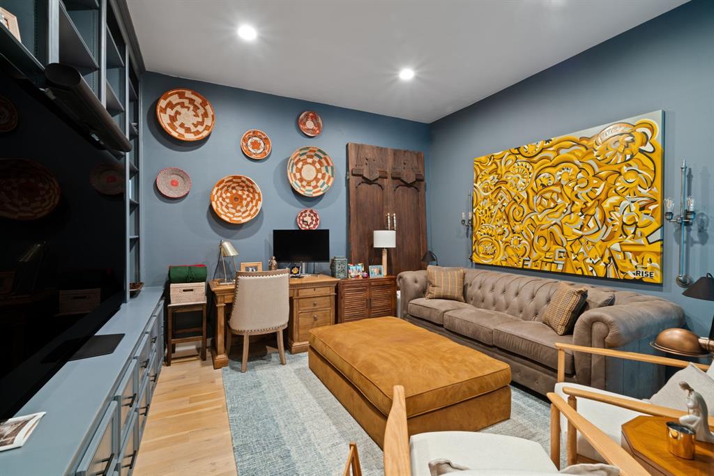 10 S Briar Hollow Lane # 30