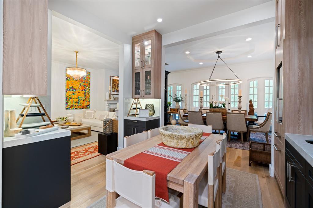 10 S Briar Hollow Lane # 30