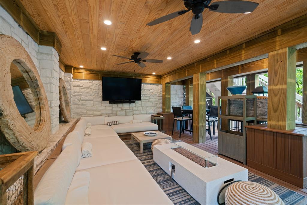 10 S Briar Hollow Lane # 30