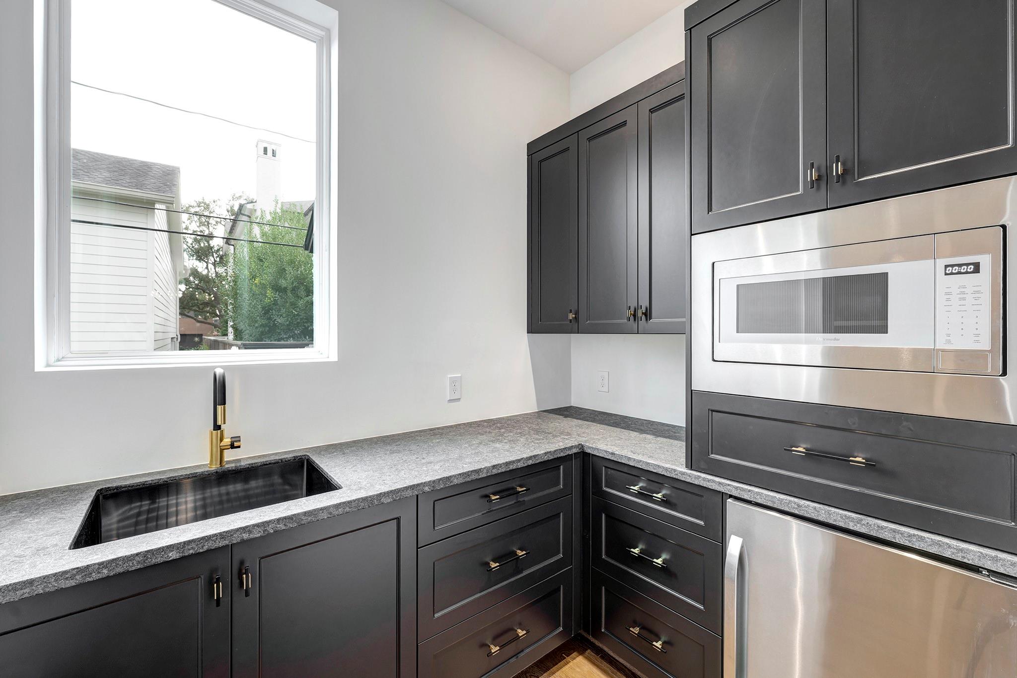 4043 Blue Bonnet Boulevard