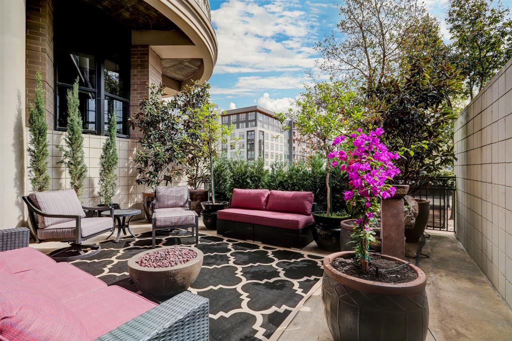 1005 S Shepherd Drive # 202