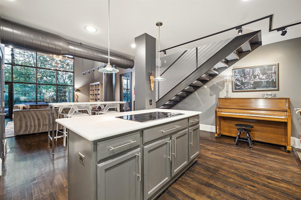 1005 S Shepherd Drive # 202