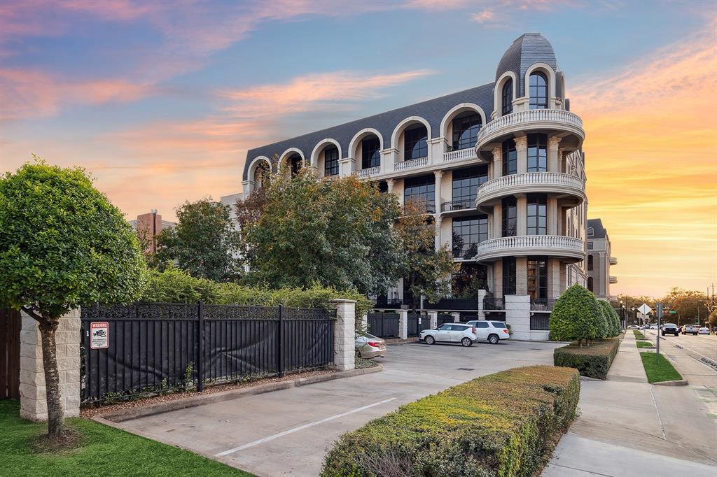 1005 S Shepherd Drive # 202