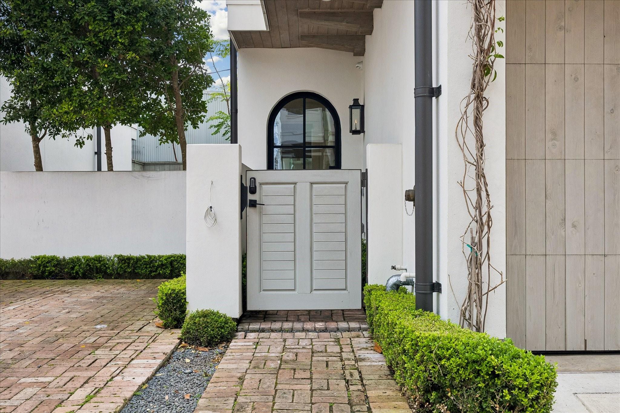 2326 Bissonnet Street