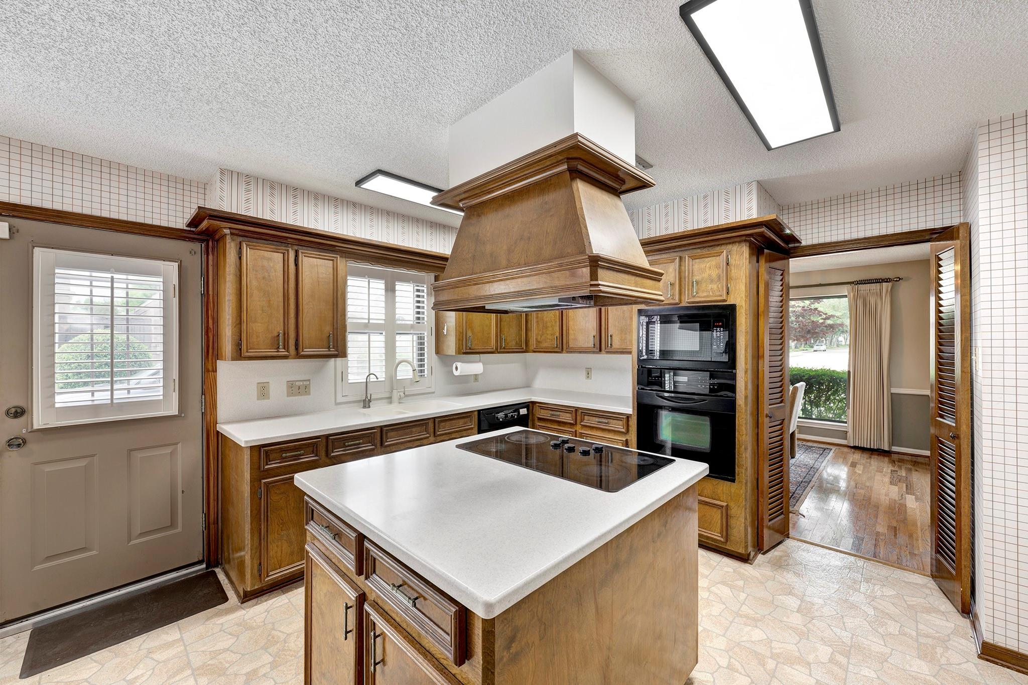 9943 Kemp Forest Drive