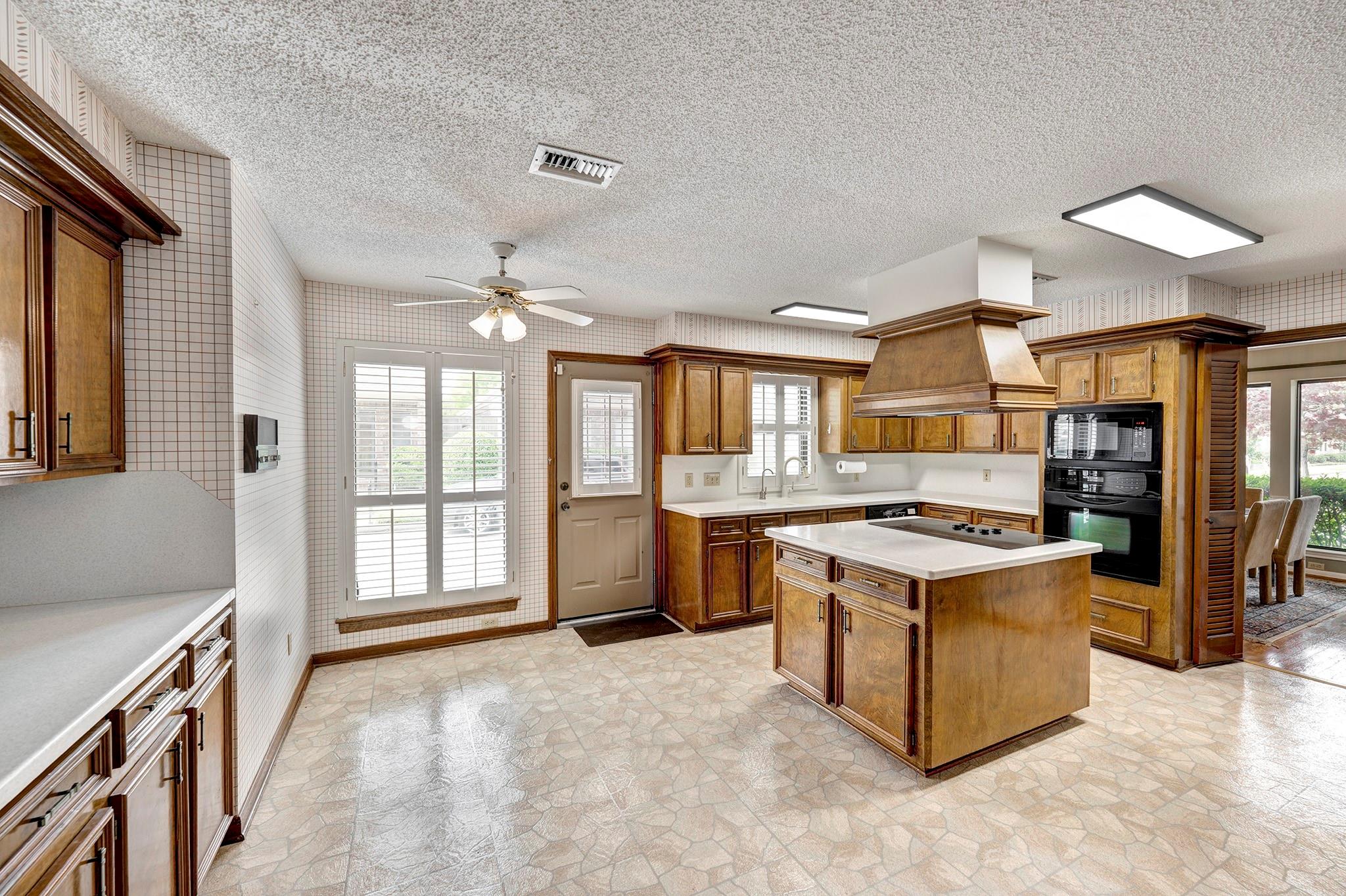 9943 Kemp Forest Drive