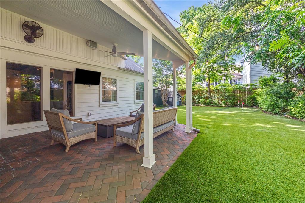 2618 Sunset Boulevard