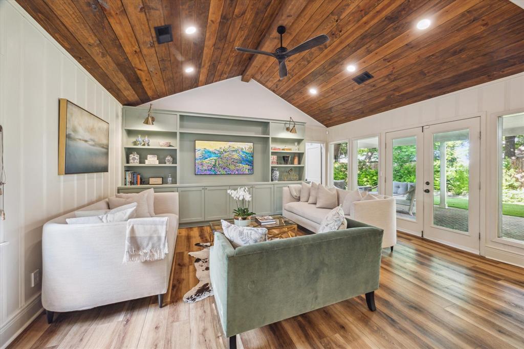 2618 Sunset Boulevard