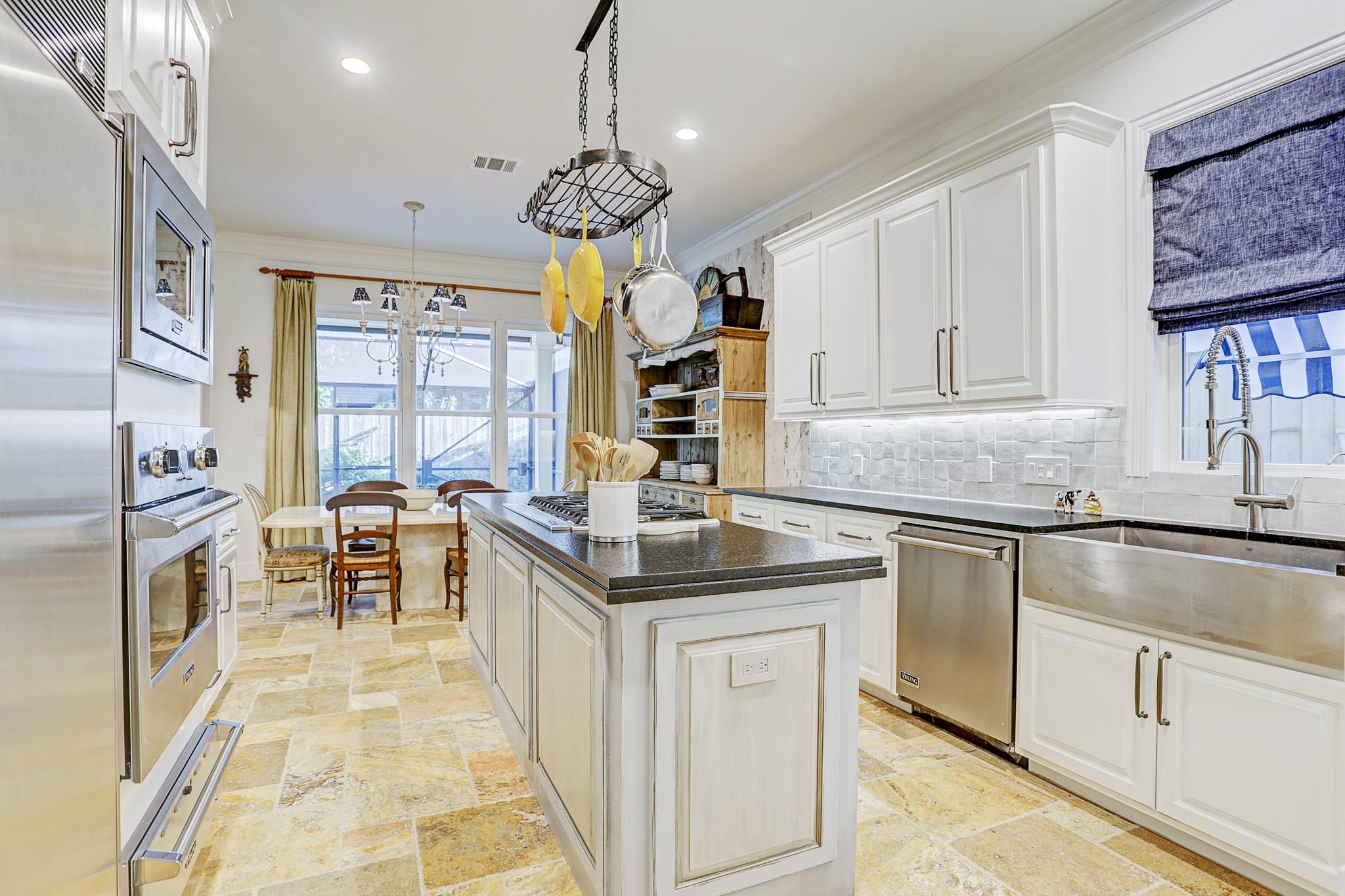 2629 University Boulevard