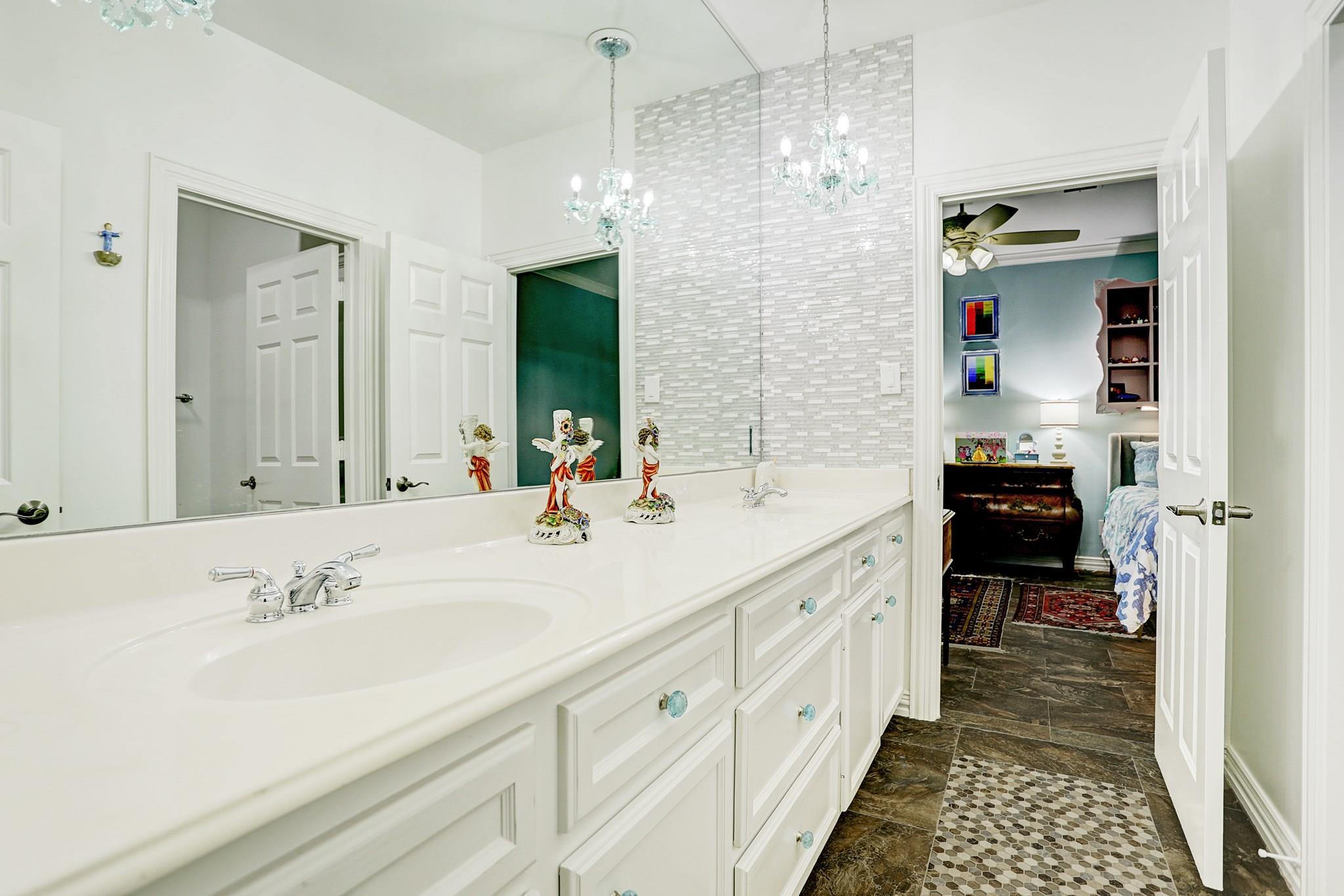 2629 University Boulevard