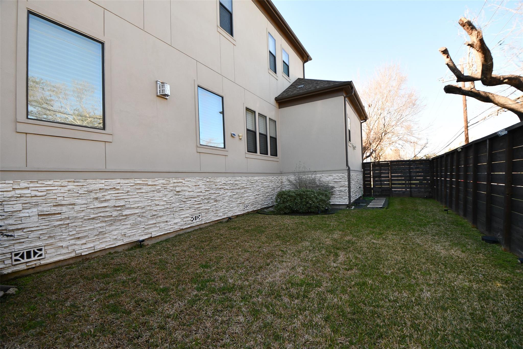 3203 Blue Bonnet Boulevard