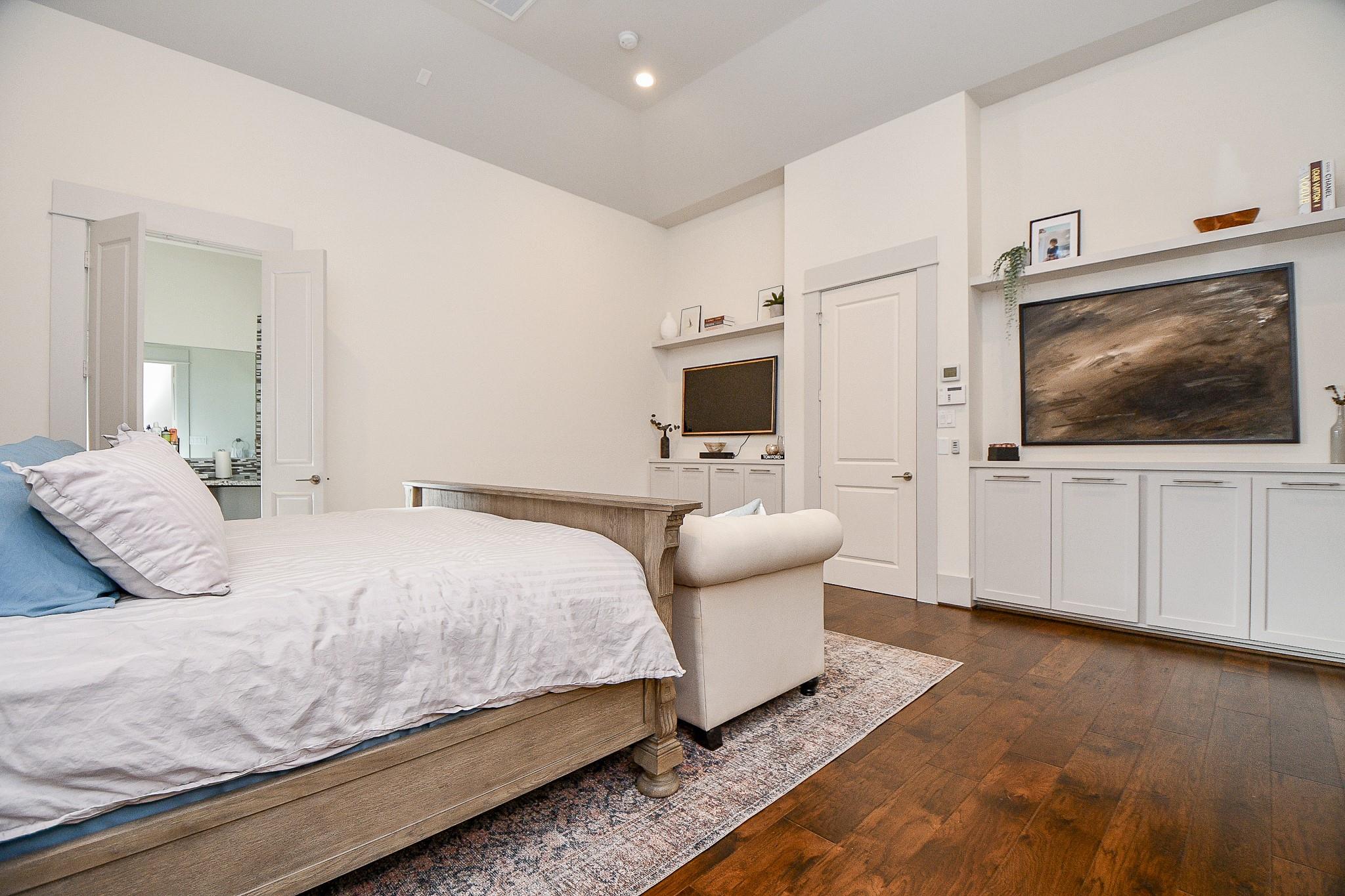 3203 Blue Bonnet Boulevard