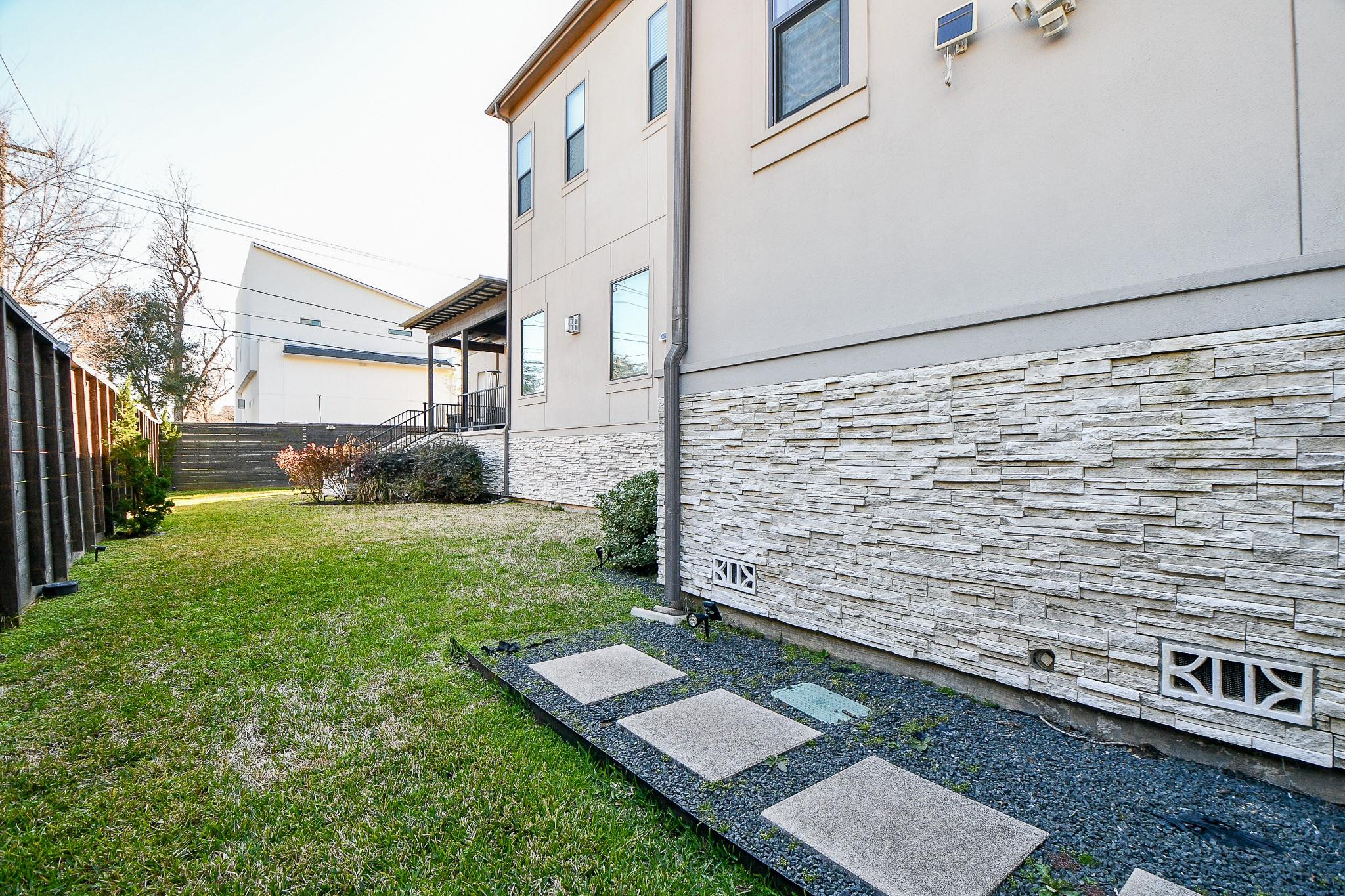 3203 Blue Bonnet Boulevard