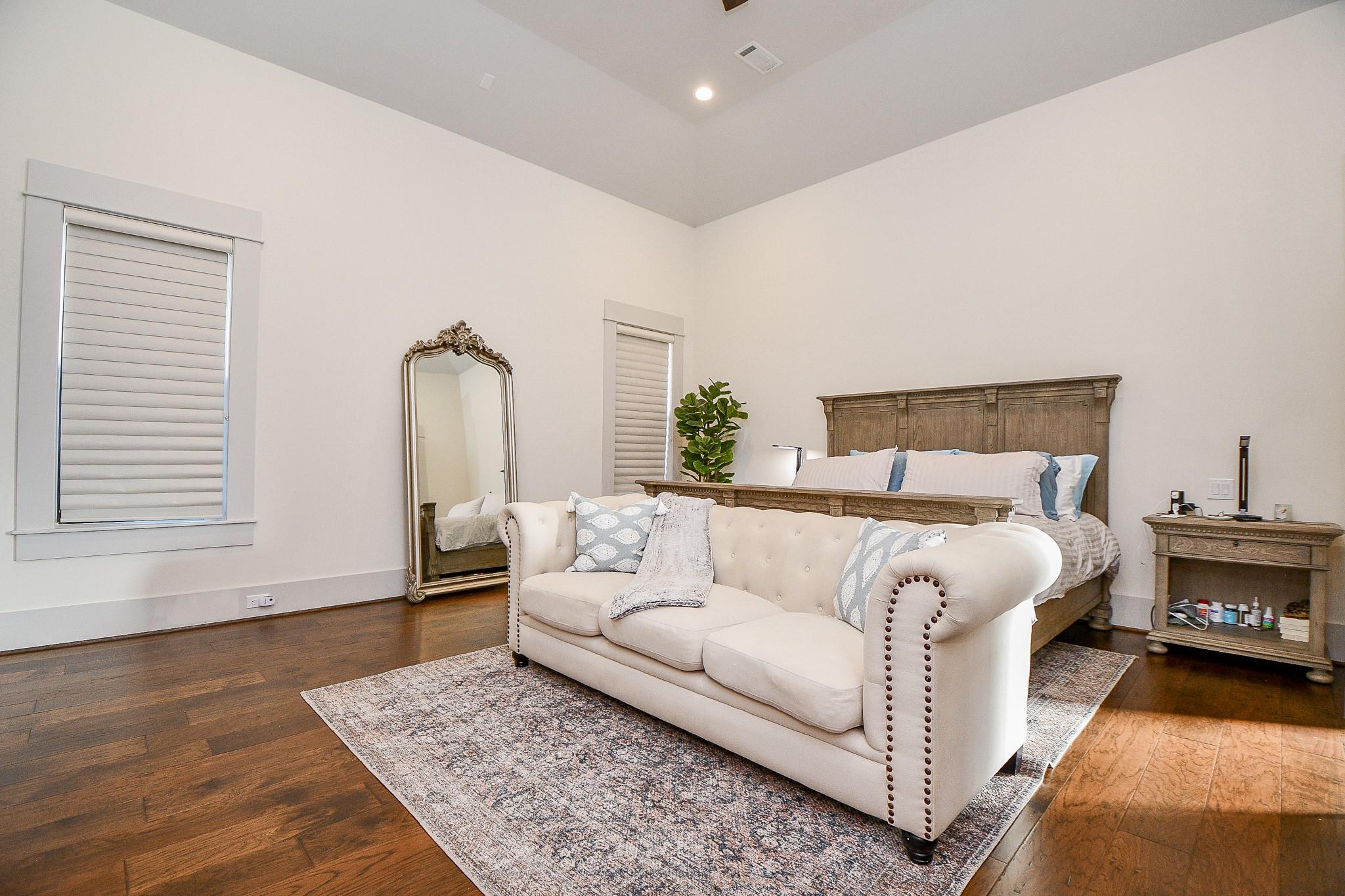 3203 Blue Bonnet Boulevard