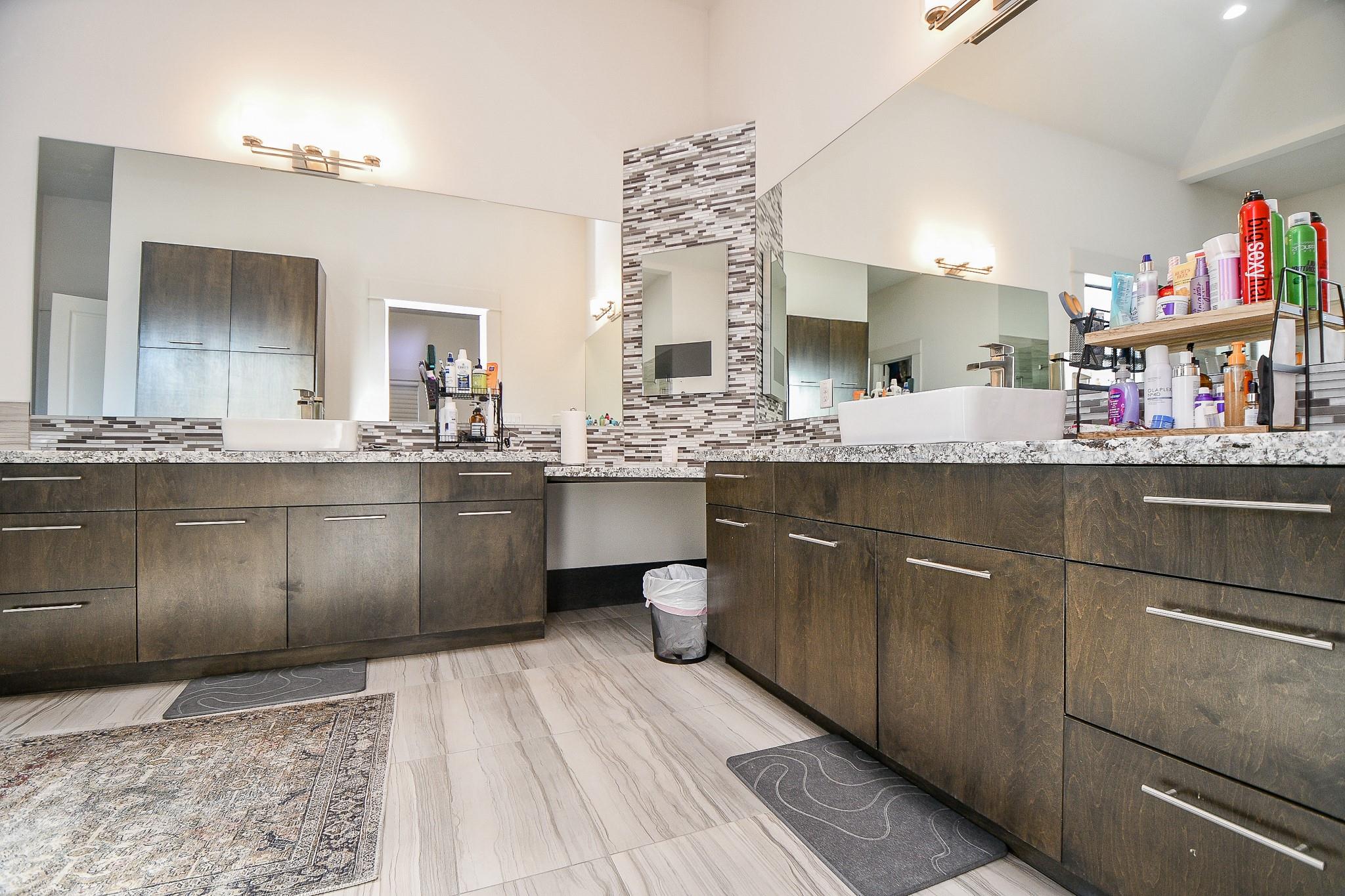 3203 Blue Bonnet Boulevard