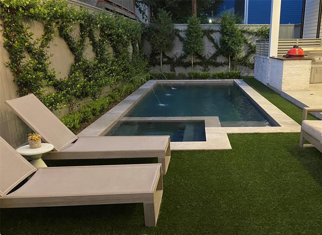 1226 Cortlandt Street