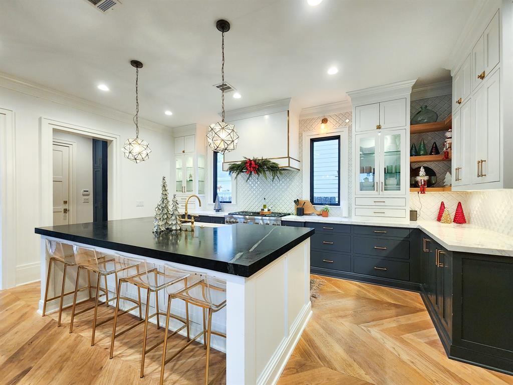 1226 Cortlandt Street