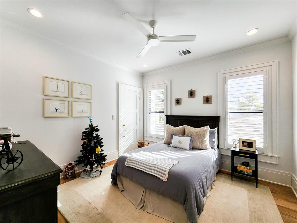 1226 Cortlandt Street